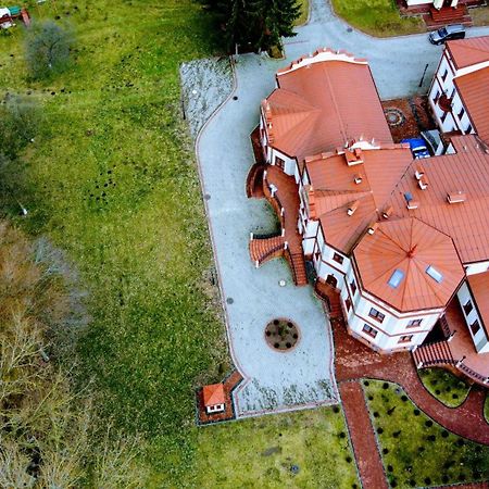 Palac Mysleta Uzdowo Exterior foto