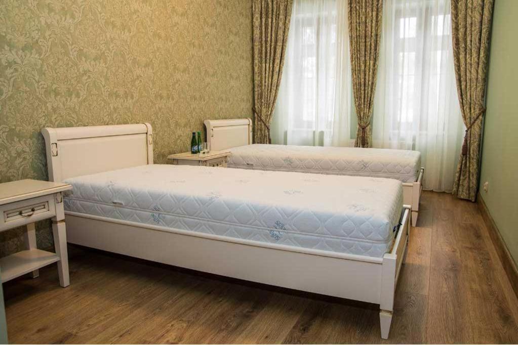 Palac Mysleta Uzdowo Zimmer foto