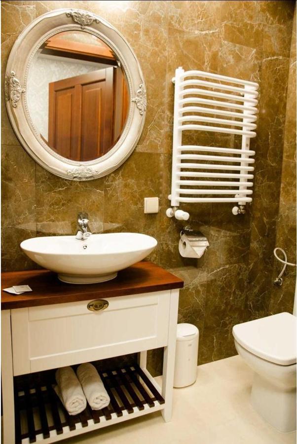 Palac Mysleta Uzdowo Zimmer foto